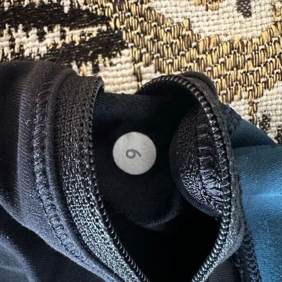 Lululemon Run Top Speed Crop - Picture 2 of 3